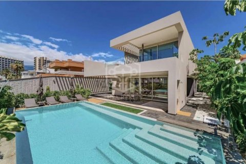 Villa in Arona, Tenerife, Spanien 4 Schlafzimmer, 300 m2 Nr. 130895