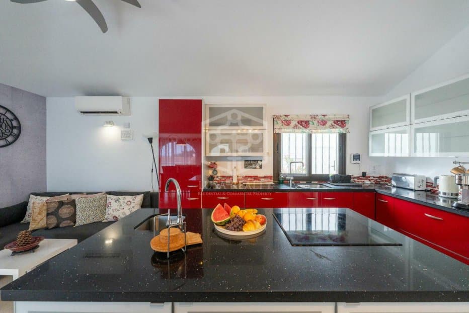 Villa en San Miguel de Abona, Tenerife, España 4 dormitorios, 234 m2 No. 130899