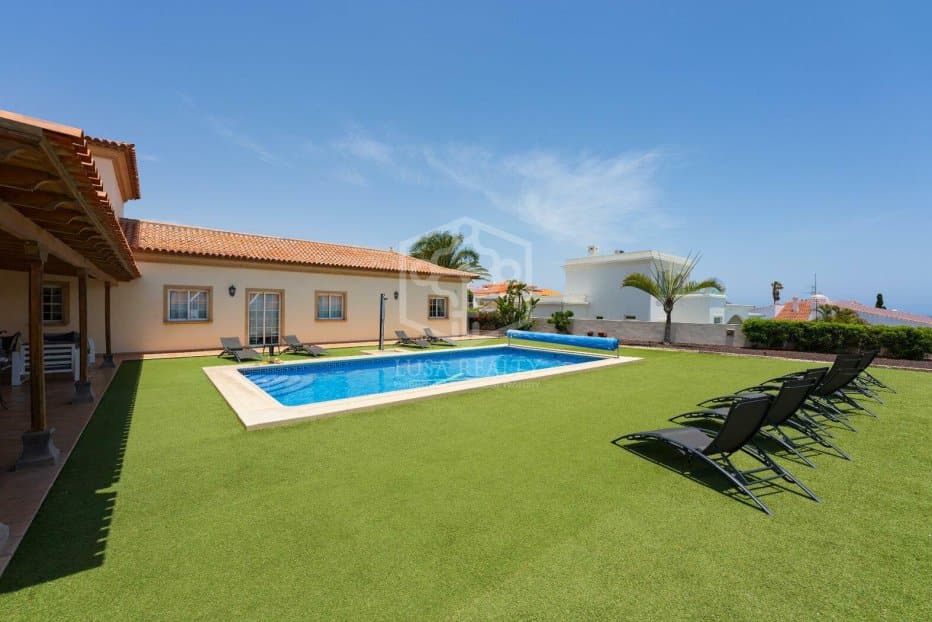 Villa in San Miguel de Abona, Tenerife, Spain 8 bedrooms, 530 sq.m. No. 130897