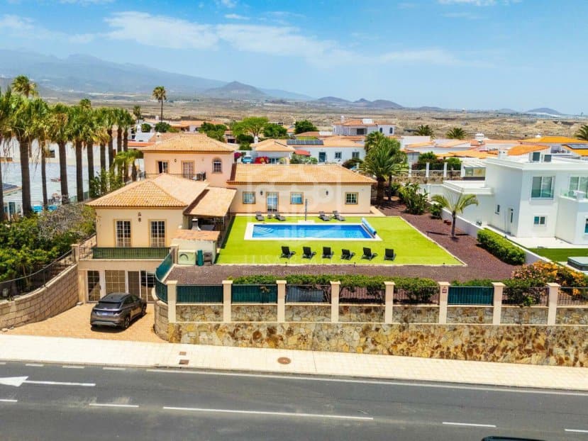 Villa in San Miguel de Abona, Tenerife, Spain 8 bedrooms, 530 sq.m. No. 130897