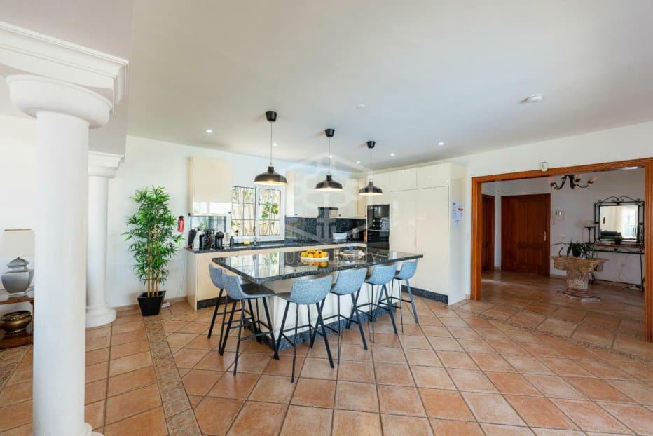 Villa in San Miguel de Abona, Tenerife, Spain 8 bedrooms, 530 sq.m. No. 130897