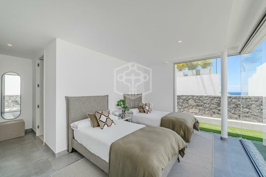 Villa in Adeje, Tenerife, Spain 3 bedrooms, 197 sq.m. No. 130896