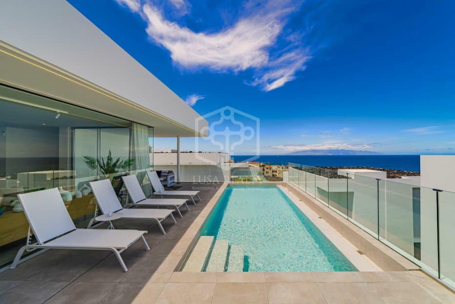 Villa in Adeje, Tenerife, Spain 3 bedrooms, 197 sq.m. No. 130896
