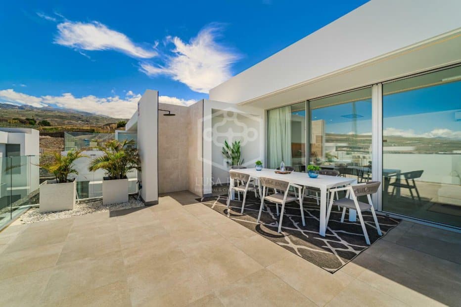 Villa in Adeje, Tenerife, Spain 3 bedrooms, 197 sq.m. No. 130896
