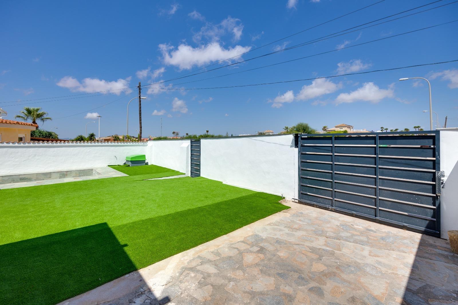 Villa in Torrevieja, Alicante, Spain 4 bedrooms, 93 sq.m. No. 131491