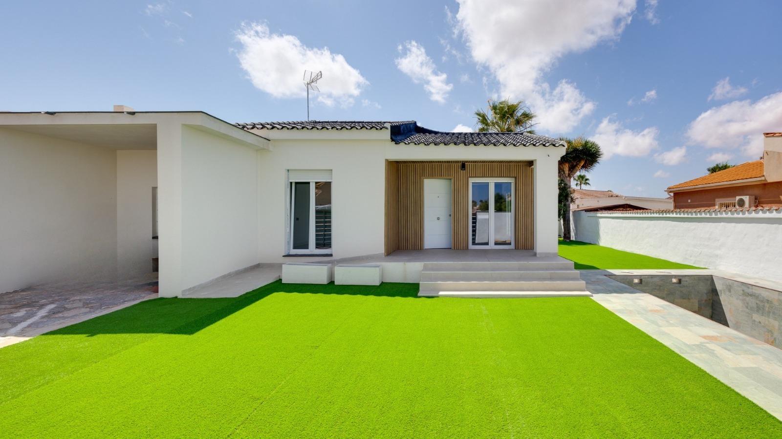 Villa in Torrevieja, Alicante, Spain 4 bedrooms, 93 sq.m. No. 131491