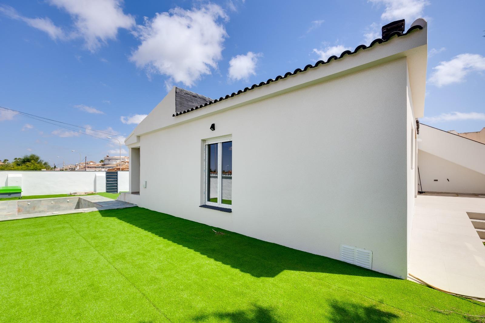 Villa in Torrevieja, Alicante, Spain 4 bedrooms, 93 sq.m. No. 131491