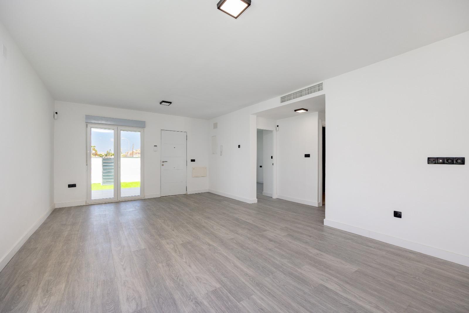 Villa in Torrevieja, Alicante, Spain 4 bedrooms, 93 sq.m. No. 131491