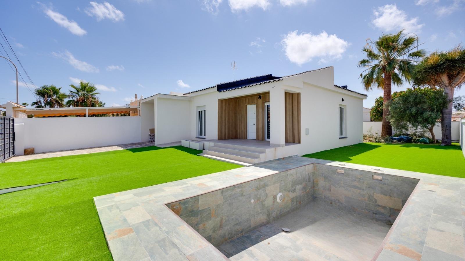 Villa in Torrevieja, Alicante, Spain 4 bedrooms, 93 sq.m. No. 131491