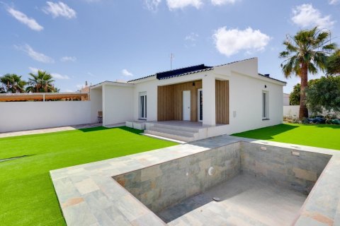 Villa in Torrevieja, Alicante, Spain 4 bedrooms, 93 sq.m. No. 131491