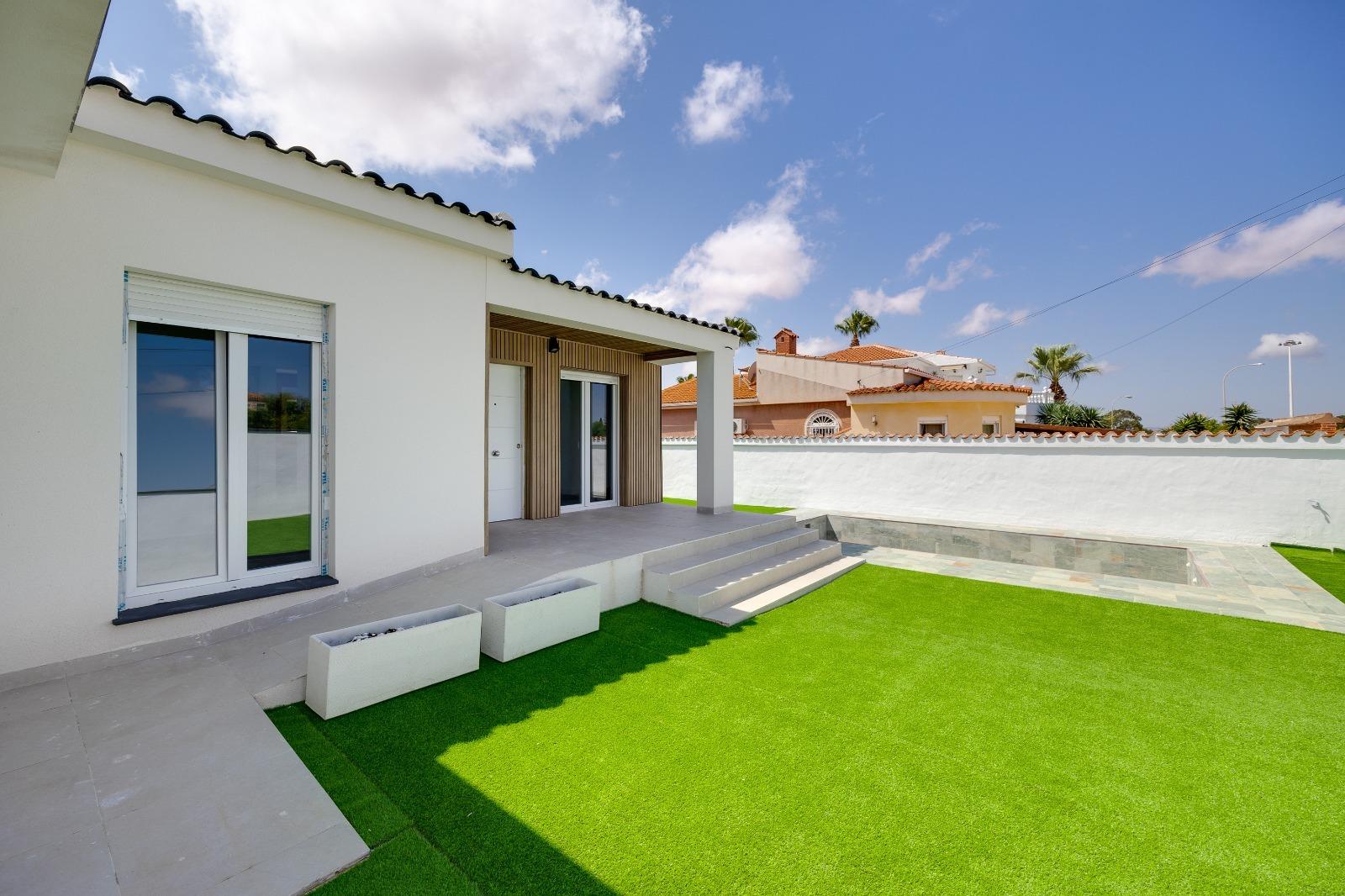 Villa in Torrevieja, Alicante, Spain 4 bedrooms, 93 sq.m. No. 131491