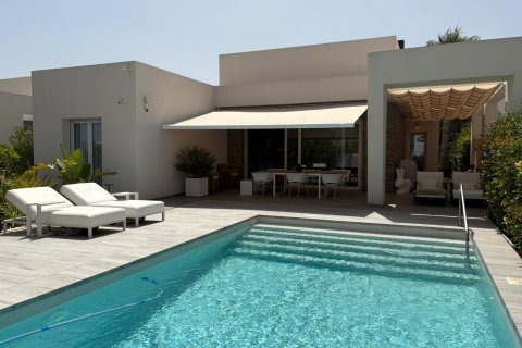 Villa à Algorfa, Alicante, Espagne 2 chambres, 132 m2 No. 131646
