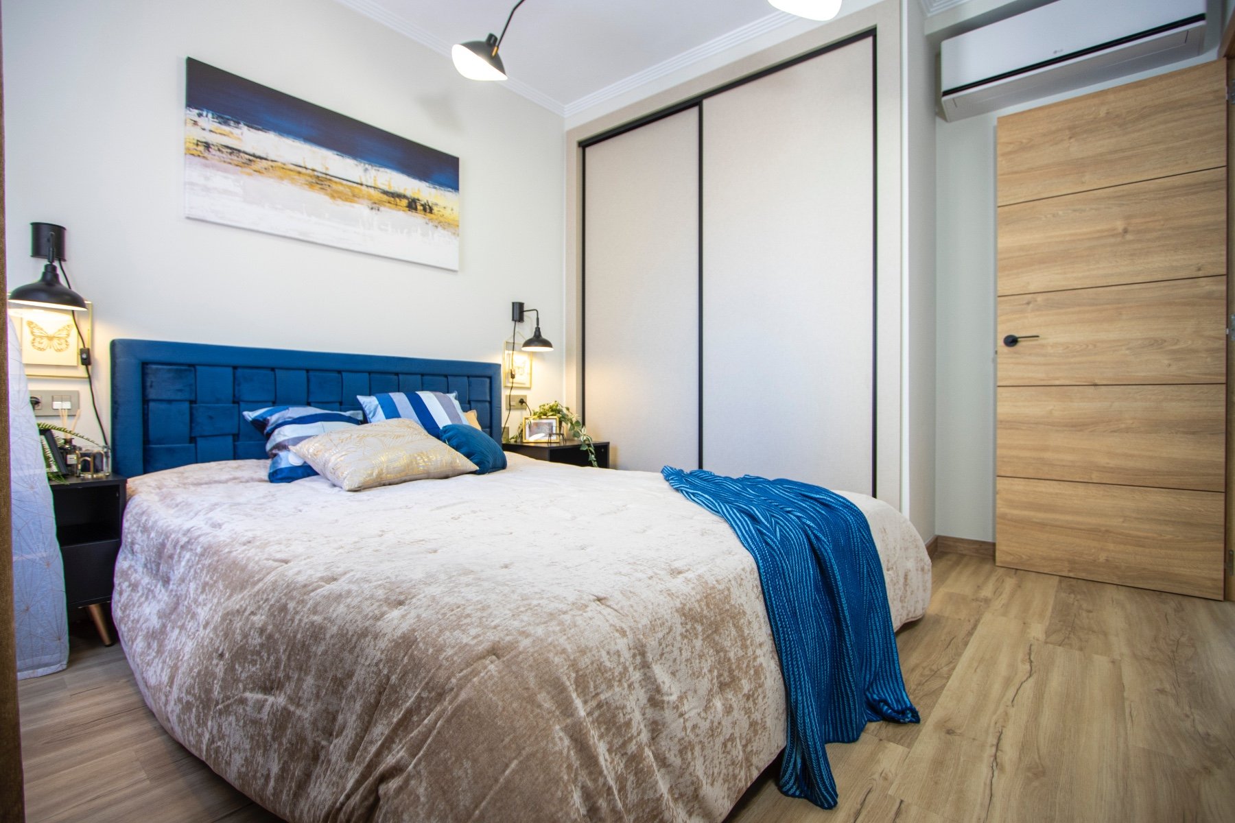 Apartment in Torrevieja, Alicante, Spain 2 bedrooms, 79 sq.m. No. 124906