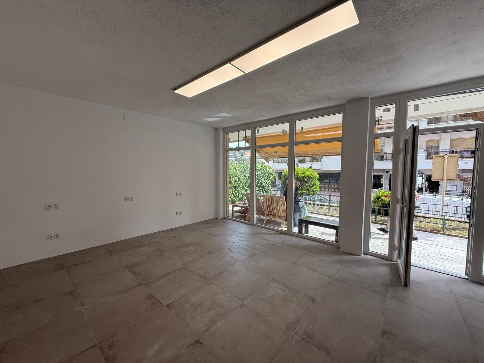 Commercial property in Lloret de Mar, Girona, Spain 2 bedrooms, 242 sq.m. No. 122688