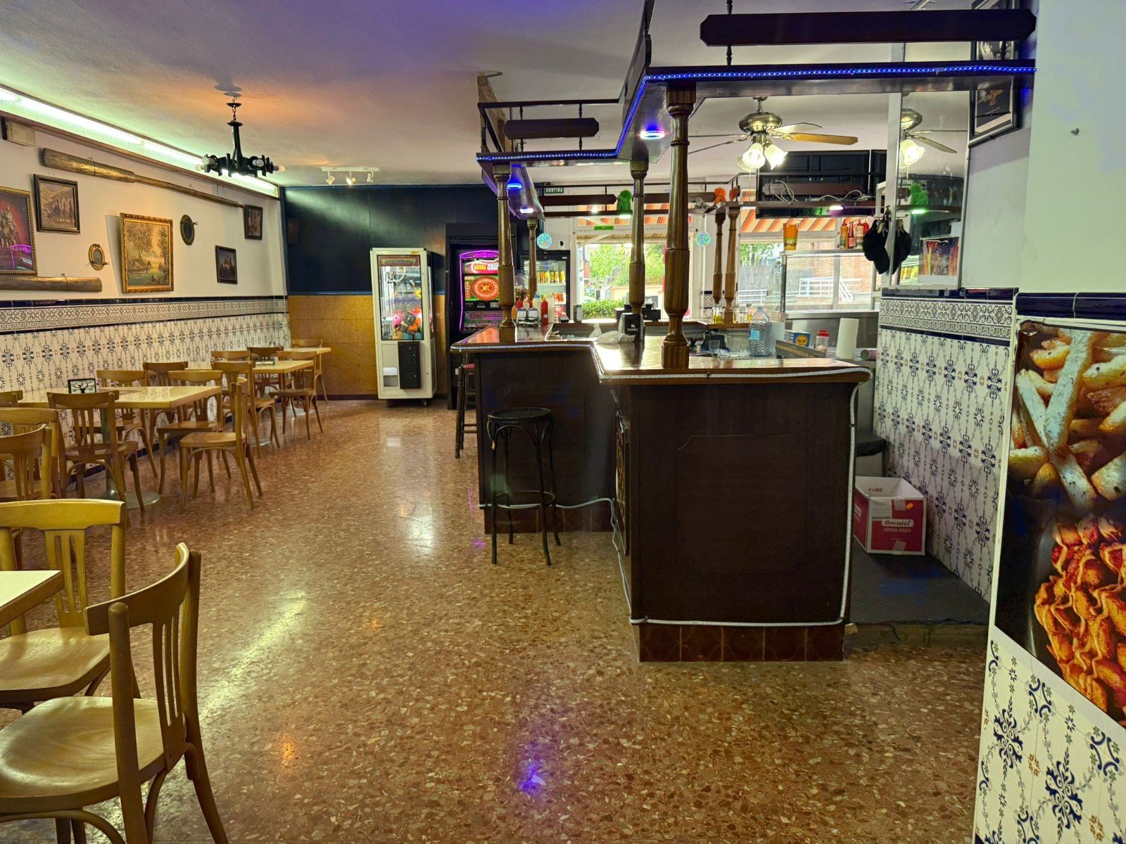 Commercial property in Lloret de Mar, Girona, Spain 2 bedrooms, 242 sq.m. No. 122688