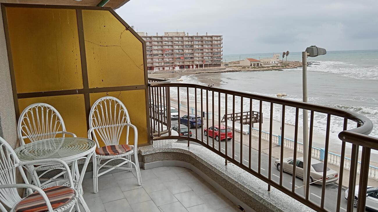 Apartamento en Torrevieja, Alicante, España 3 dormitorios,  No. 124980