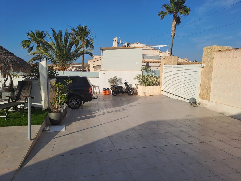 Villa à Ciudad Quesada, Alicante, Espagne 6 chambres, 215 m2 No. 128944