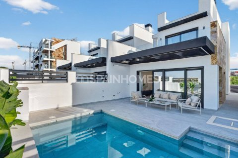 Villa en Torrevieja, Alicante, España 3 dormitorios, 115 m2 No. 131080