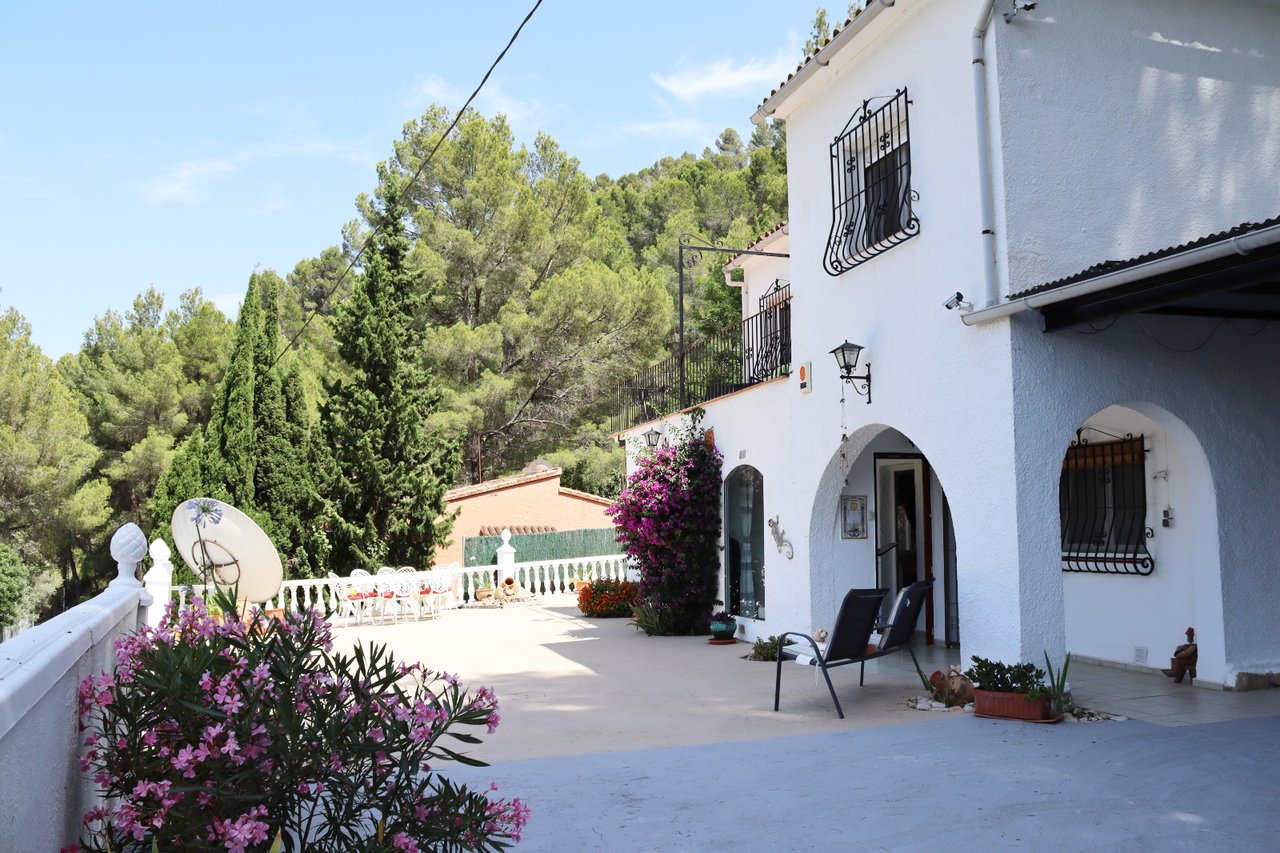 Villa i Parcent, Alicante, Spanien 5 sovrum, 170 kvm. Nr. 131963