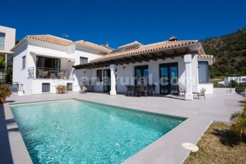 Villa i Mijas, Malaga, Spanien 4 sovrum, 338 kvm. Nr. 128605