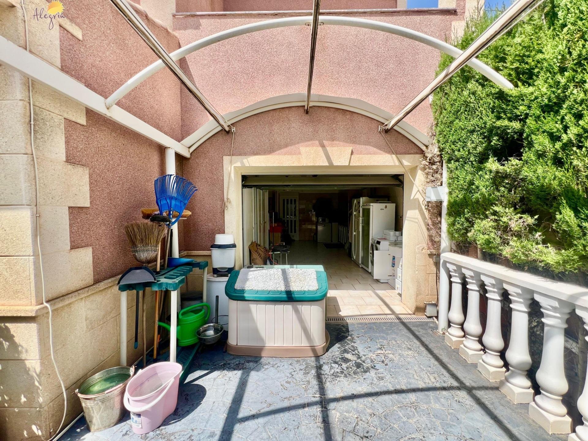 Willa w Torrevieja, Alicante, Hiszpania 3 sypialnie, 253 mkw. nr 127165
