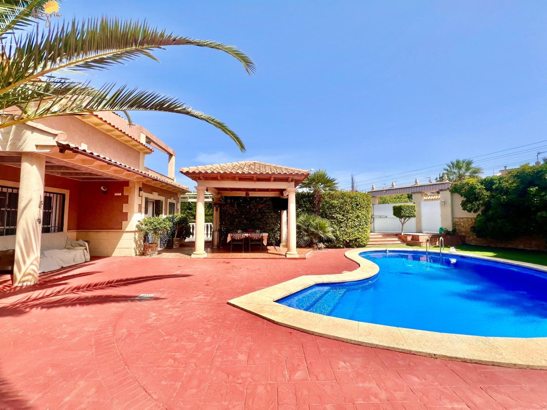 Willa w Torrevieja, Alicante, Hiszpania 3 sypialnie, 253 mkw. nr 127165