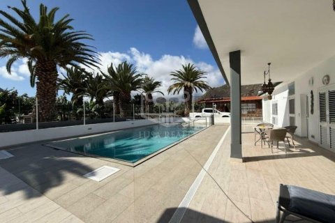 Villa in Arona, Tenerife, Spain 5 bedrooms, 495 sq.m. No. 128050