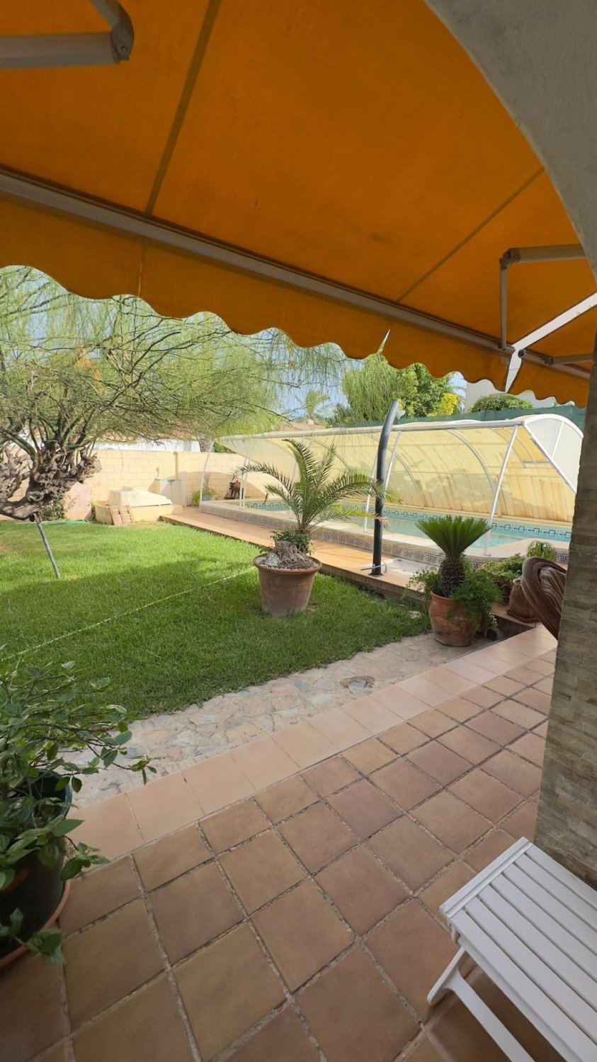 Villa in Punta Prima, Alicante, Spanien 4 Schlafzimmer, 360 m2 Nr. 131668