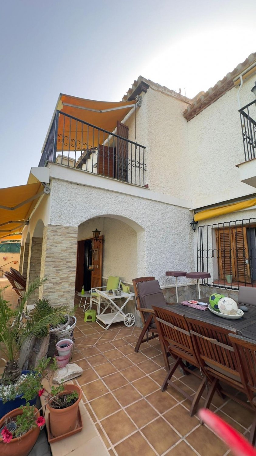 Villa in Punta Prima, Alicante, Spanien 4 Schlafzimmer, 360 m2 Nr. 131668