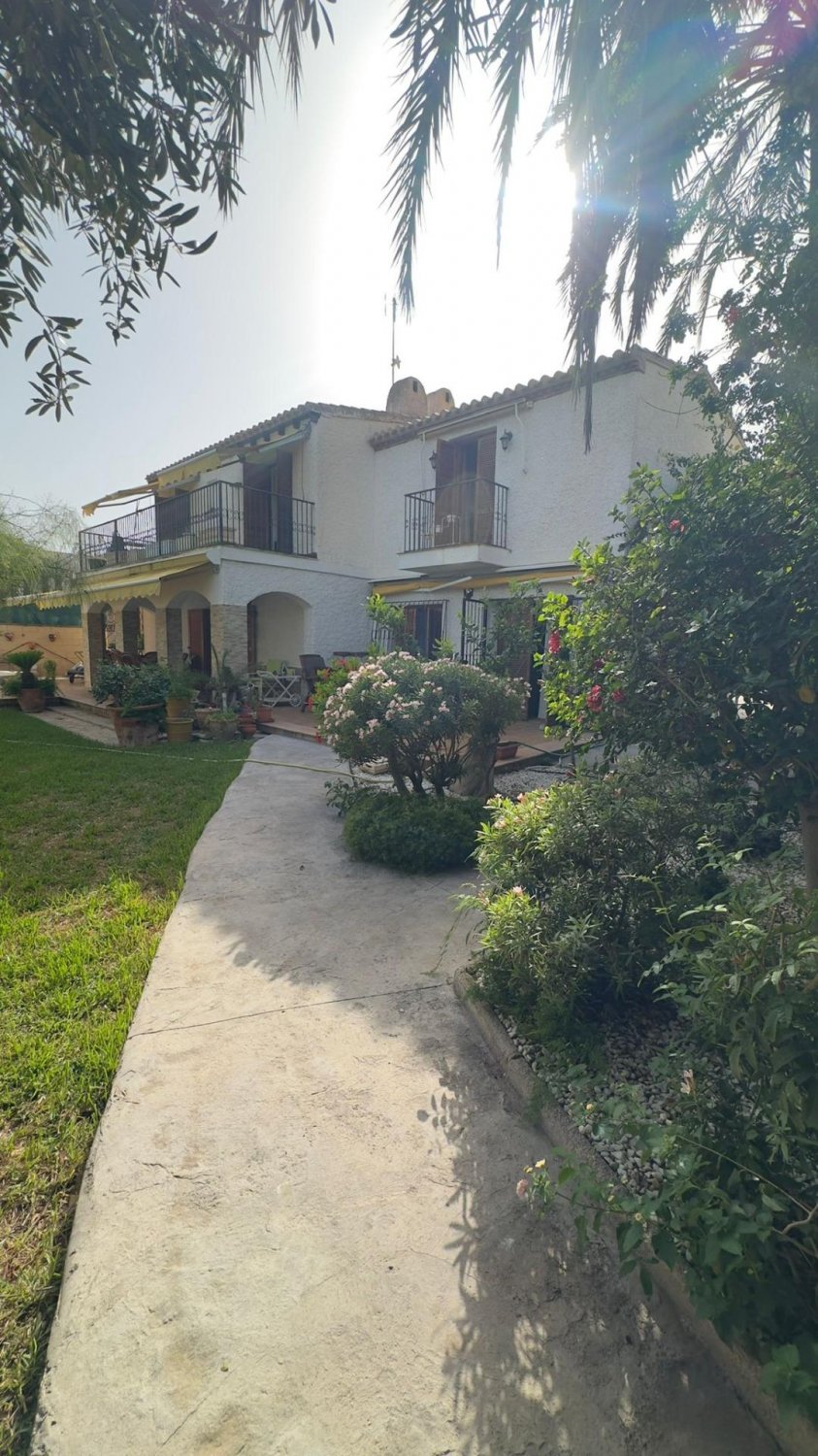 Villa in Punta Prima, Alicante, Spanien 4 Schlafzimmer, 360 m2 Nr. 131668