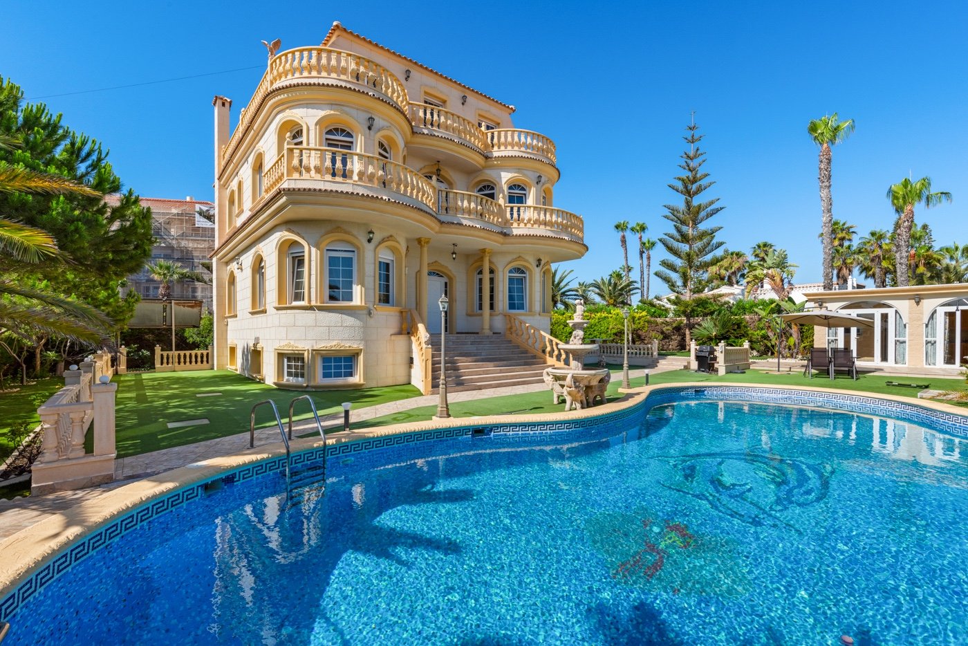Villa i Playa Flamenca II, Alicante, Spanien 6 sovrum, 760 kvm. Nr. 125899