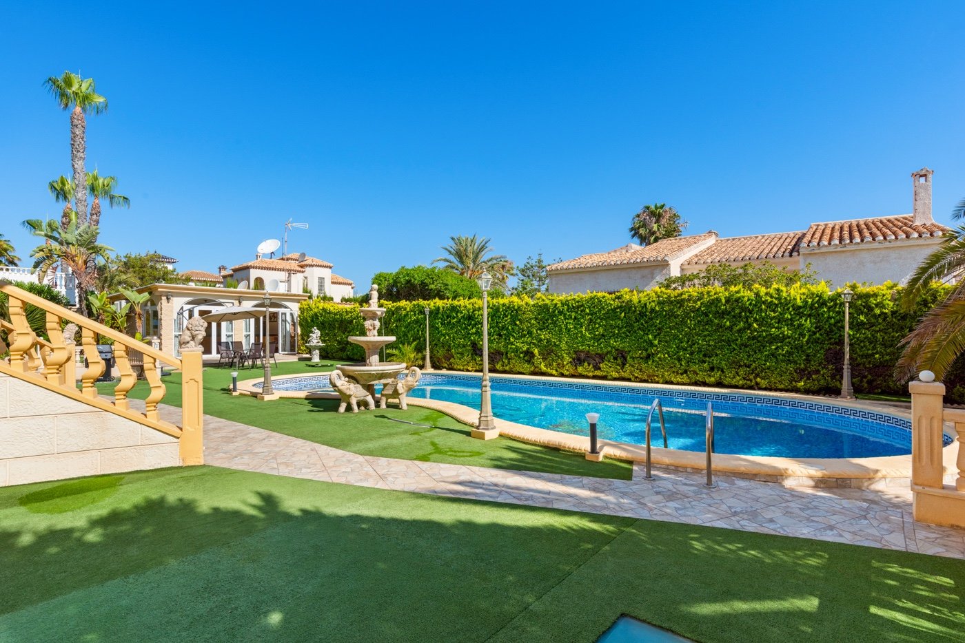 Villa i Playa Flamenca II, Alicante, Spanien 6 sovrum, 760 kvm. Nr. 125899