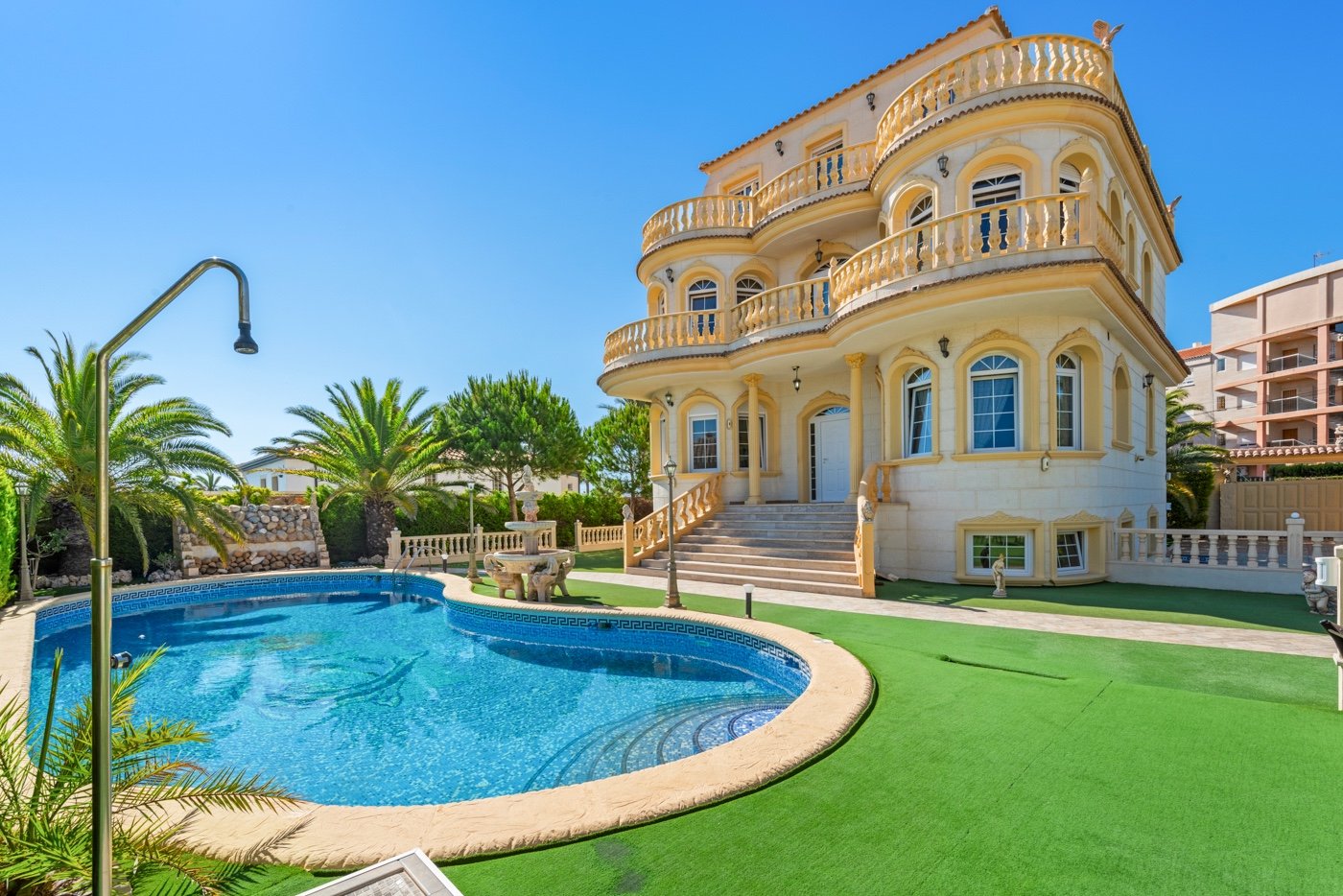 Villa i Playa Flamenca II, Alicante, Spanien 6 sovrum, 760 kvm. Nr. 125899