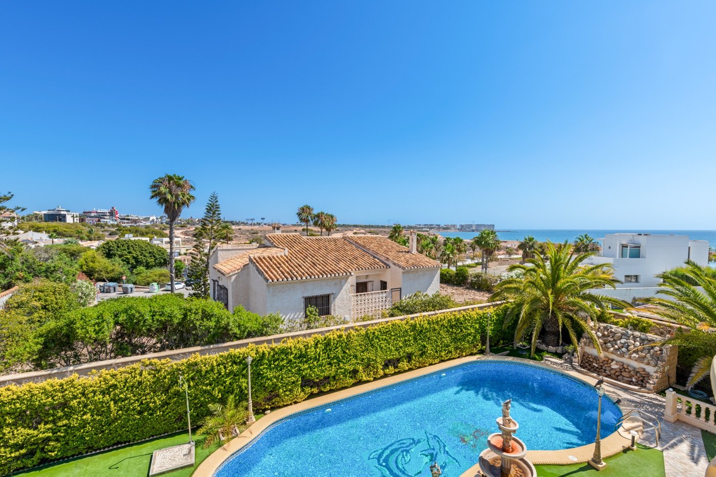 Villa i Playa Flamenca II, Alicante, Spanien 6 sovrum, 760 kvm. Nr. 125899
