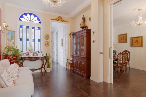 Huoneisto Malaga, Espanja 4 makuuhuonetta, 284 m2 No. 120287