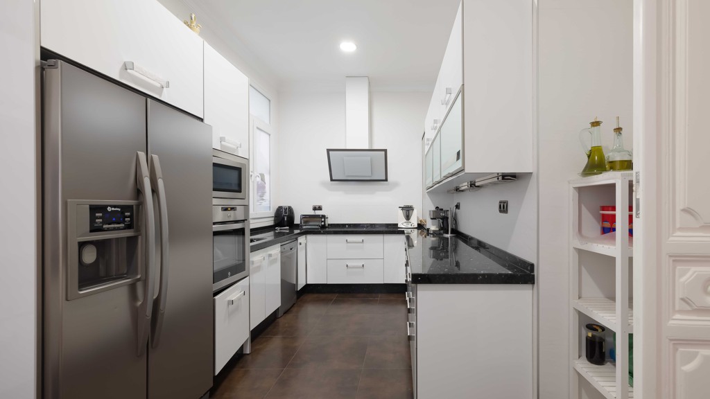 Apartment in Malaga, Spain 4 bedrooms, 284 sq.m. No. 120287