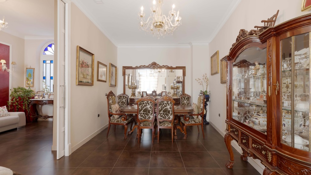 Apartment in Malaga, Spain 4 bedrooms, 284 sq.m. No. 120287