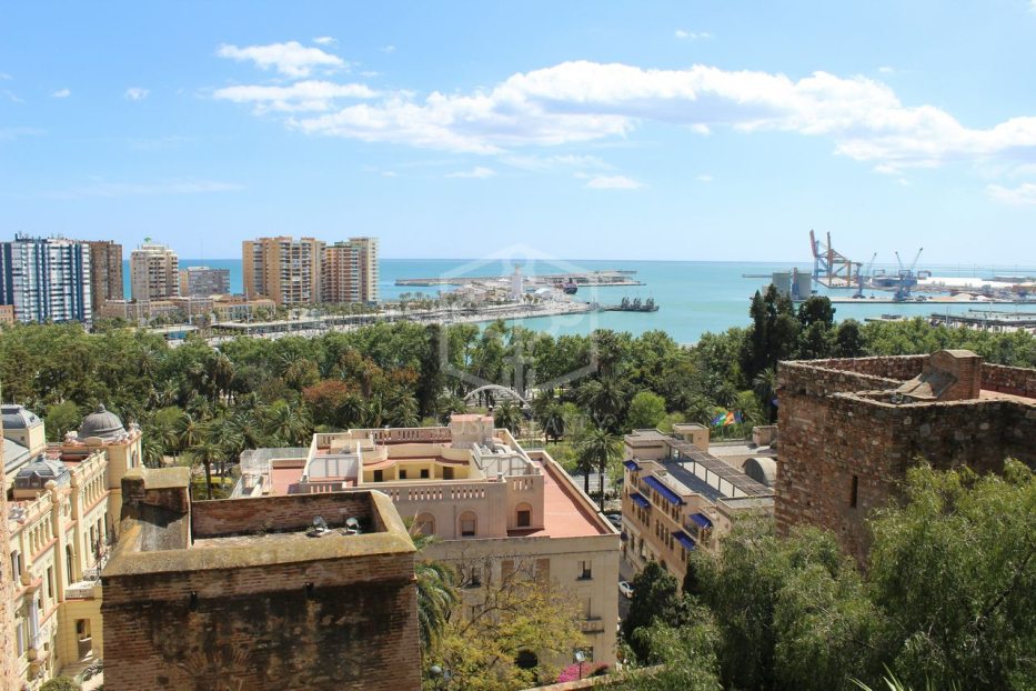 Liikekiinteistö Malaga, Espanja 1690 m2 No. 130887
