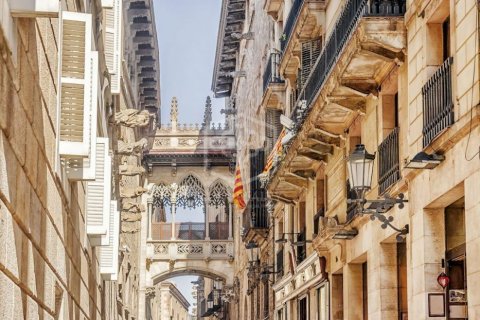 Commercial property à Barcelona, Espagne 527 m2 No. 130889