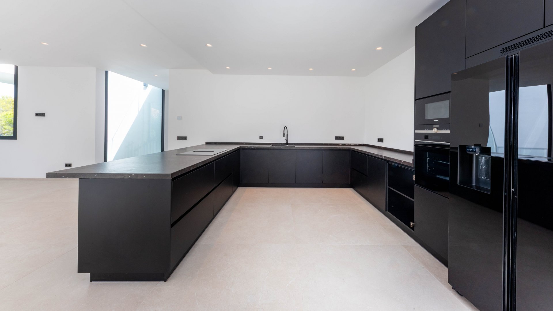 Huvila Costa De La Calma, Mallorca, Espanja 5 makuuhuonetta, 390 m2 No. 130964