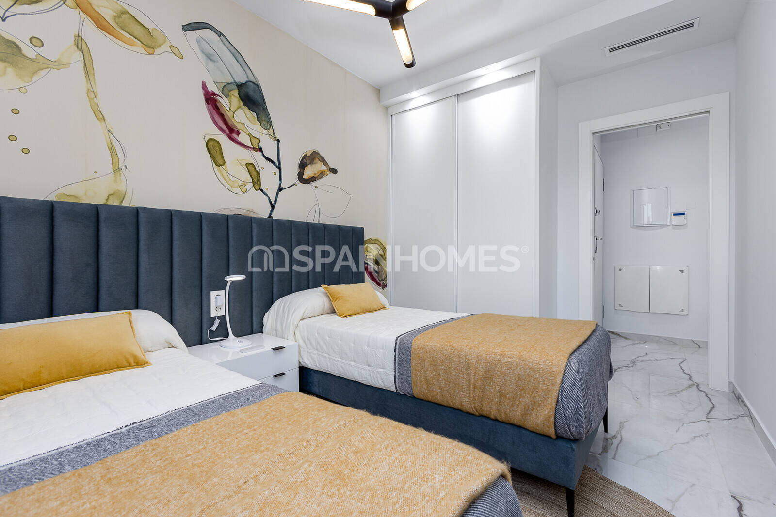 Apartamento en Torrevieja, Alicante, España 2 dormitorios, 77 m2 No. 132786