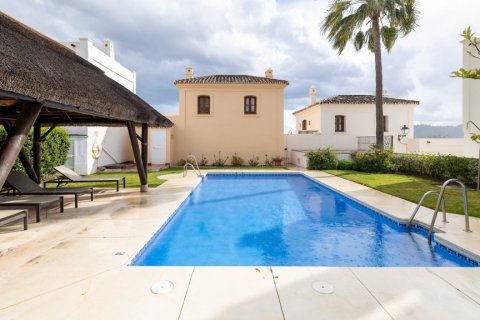 Kaupunkipientalo Benahavis, Malaga, Espanja 3 makuuhuonetta, 246 m2 No. 120361